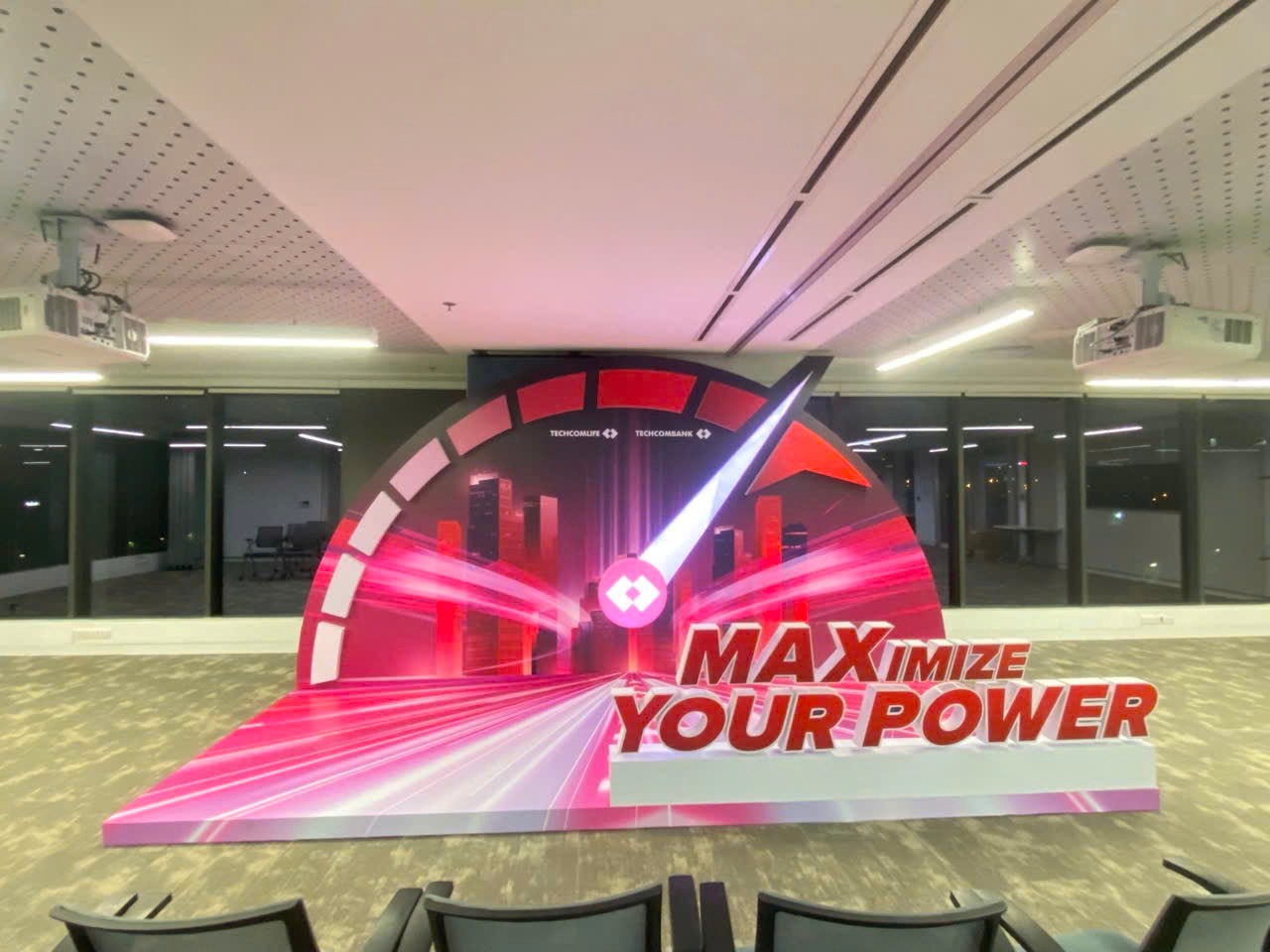 Mẫu backdrop bạt hiflex cho sự kiện Gala Dinner sang trọng