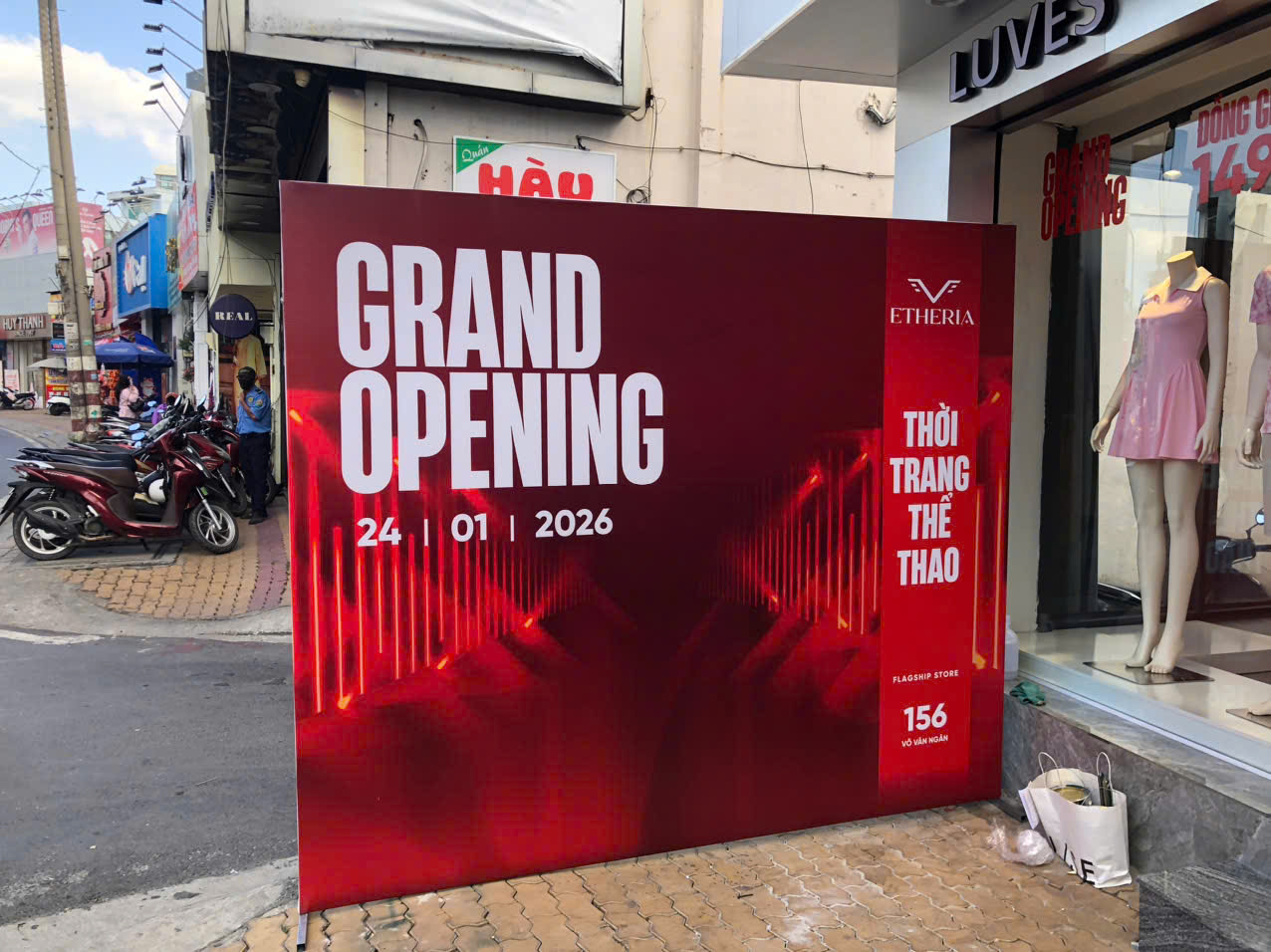 Mẫu backdrop khai trương cửa hàng thể thao