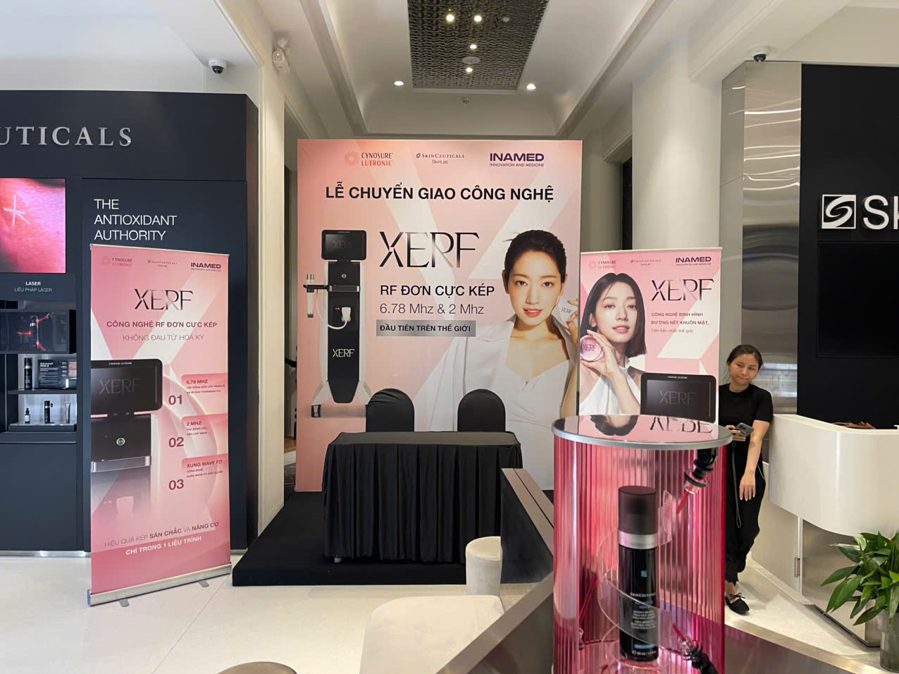 Thi công backdrop khai trương spa chuyên nghiệp