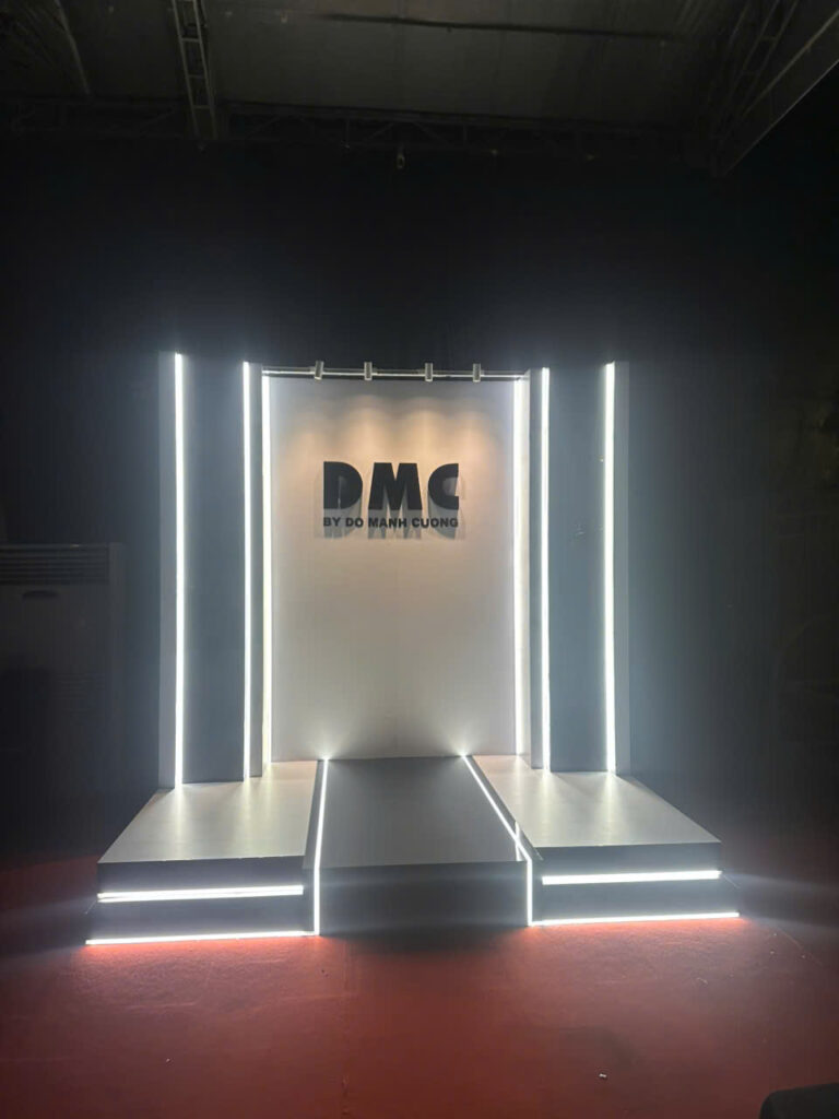 Mẫu backdrop PP cán tấm trong nhà