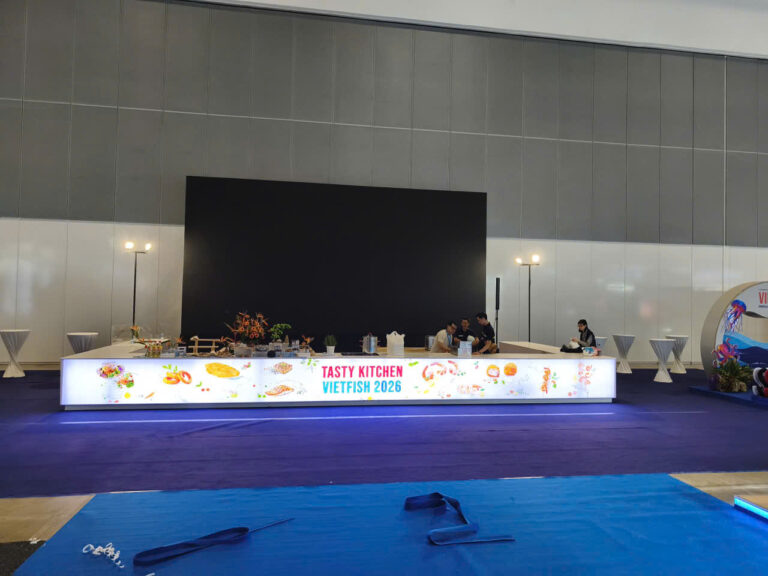 Công trình quảng cáo gồm backdrop và hạng mục sự kiện